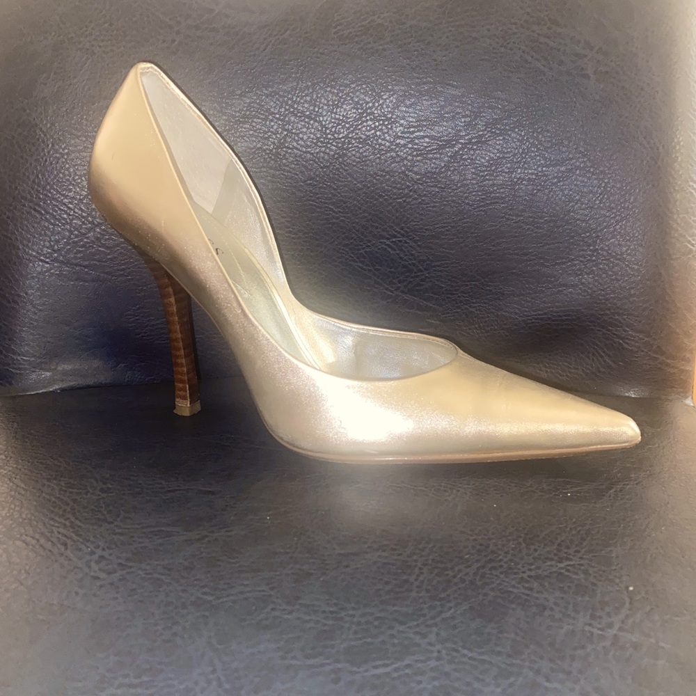 Guess by Marciano Pumps